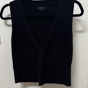 Quince Classic Black Sleeveless Vest